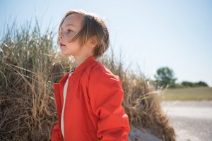 Nachhaltige Kindermode am Strand Modefotografie Hamburg