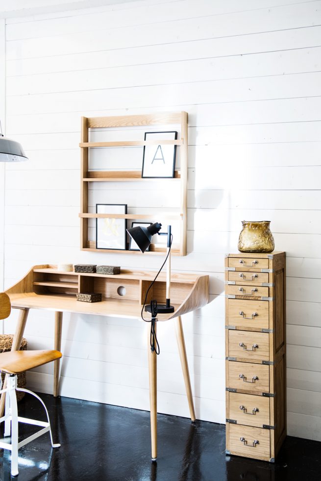 Interiorfotografie Arbeitsplatz in Hamburg skandinavisch schlicht hell mit Brauntönen und Industrialelementen