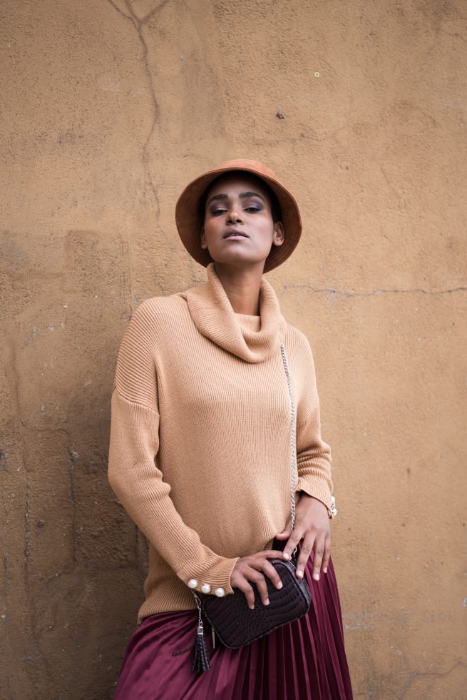 Modeaufnahmen im Herbst in Hamburg an der Oberhafenkantine mit Model