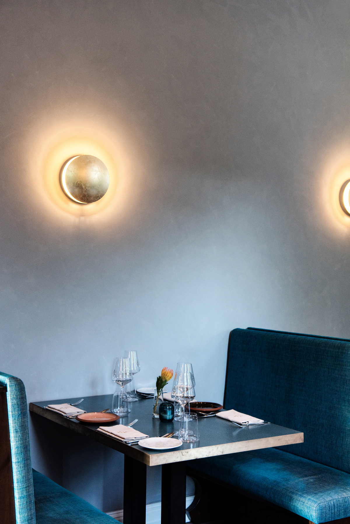 Interioraufnahmen Einrichtung eines Restaurants mit Leuchten von Catellani & Smith