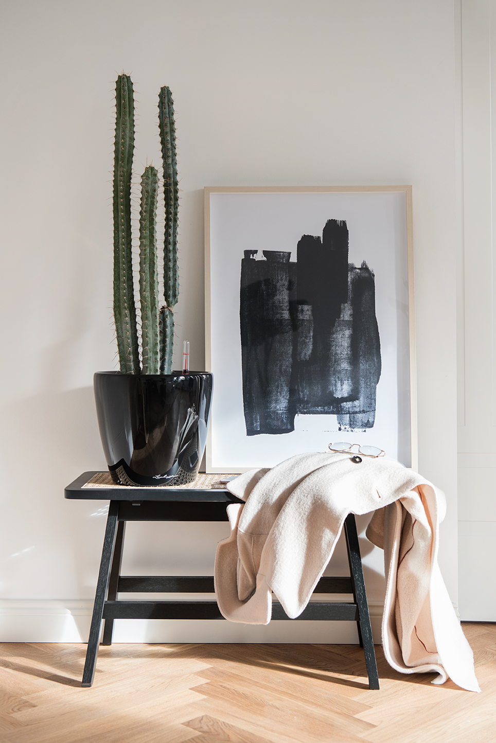 Interiorfotografie im Schlafzimmer mit natürlichen Farben im Japandi Look und Scandi