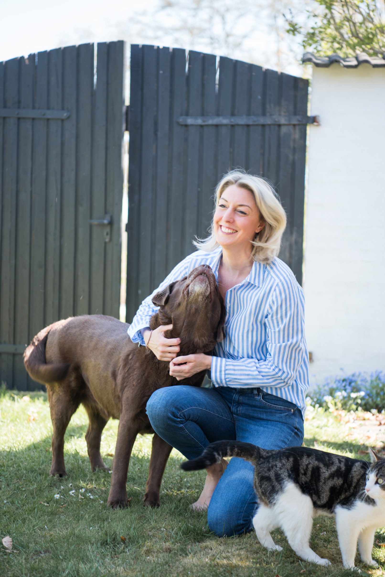 Frau und Haustiere, People Lifestyle Fotografie für Social Media und Blog Content Bloggerin