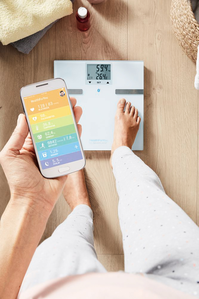 People und Werbefotografie Hamburg , Kiel, Plön, Frau auf Waage