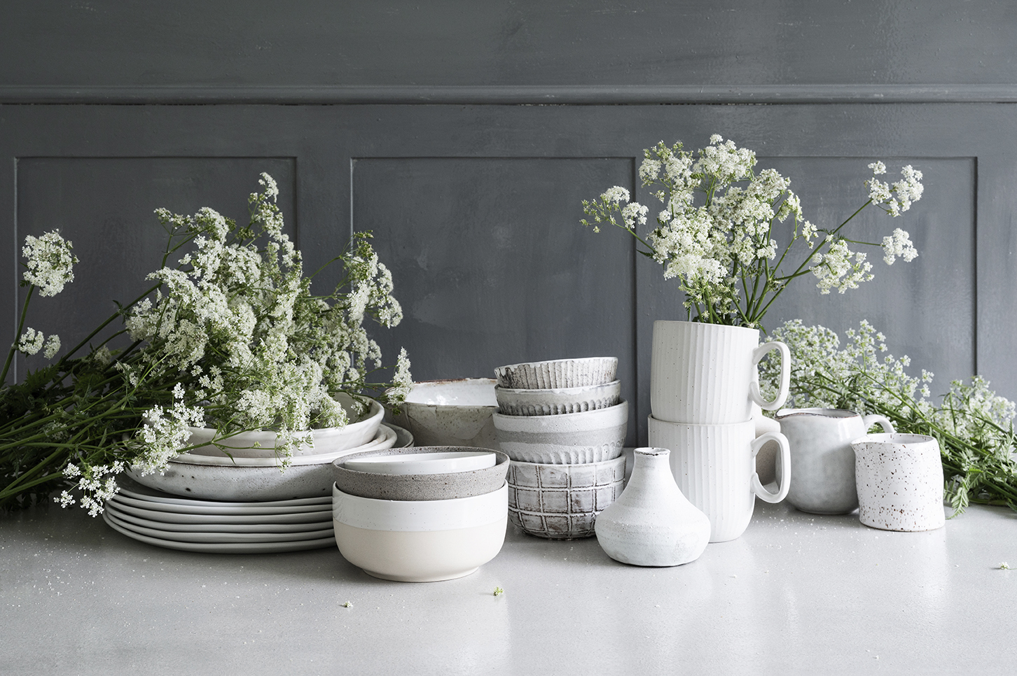 Natural Stilllife tabledecorations with ceramics, porcelain and plants