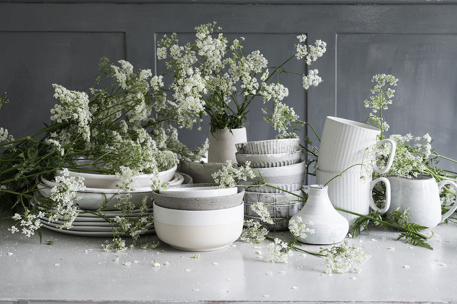 Natural Stilllife tabledecorations with ceramics, porcelain and plants