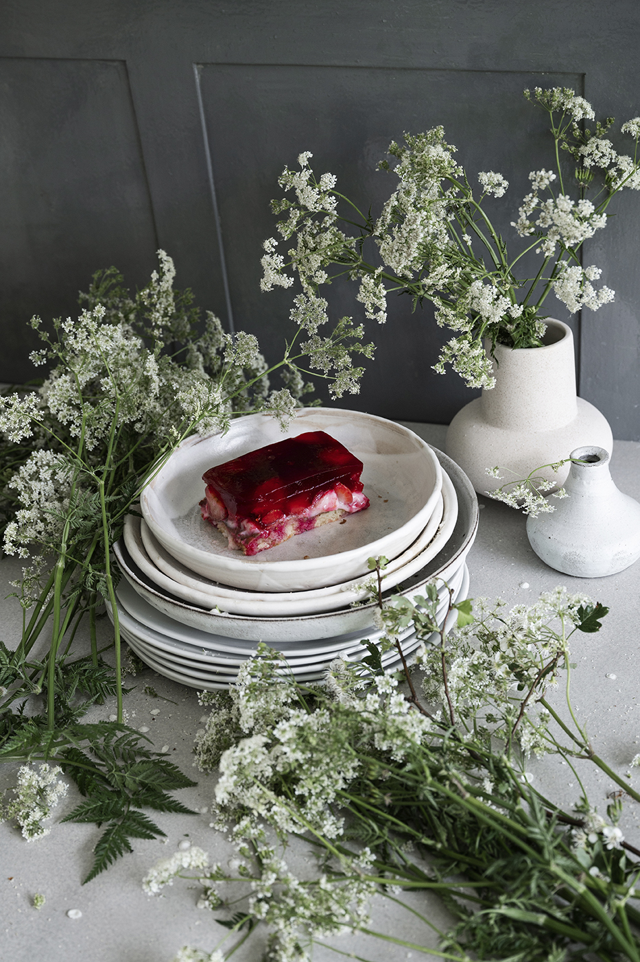 Natural Stilllife tabledecorations with ceramics, porcelain and plants