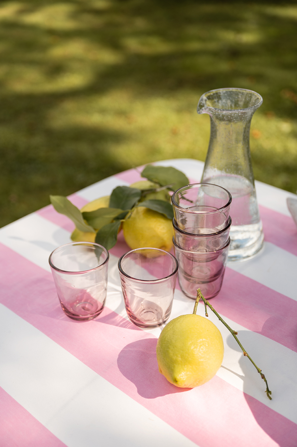 Garden furniture tableware food photography macarons Geschirr tablesetting